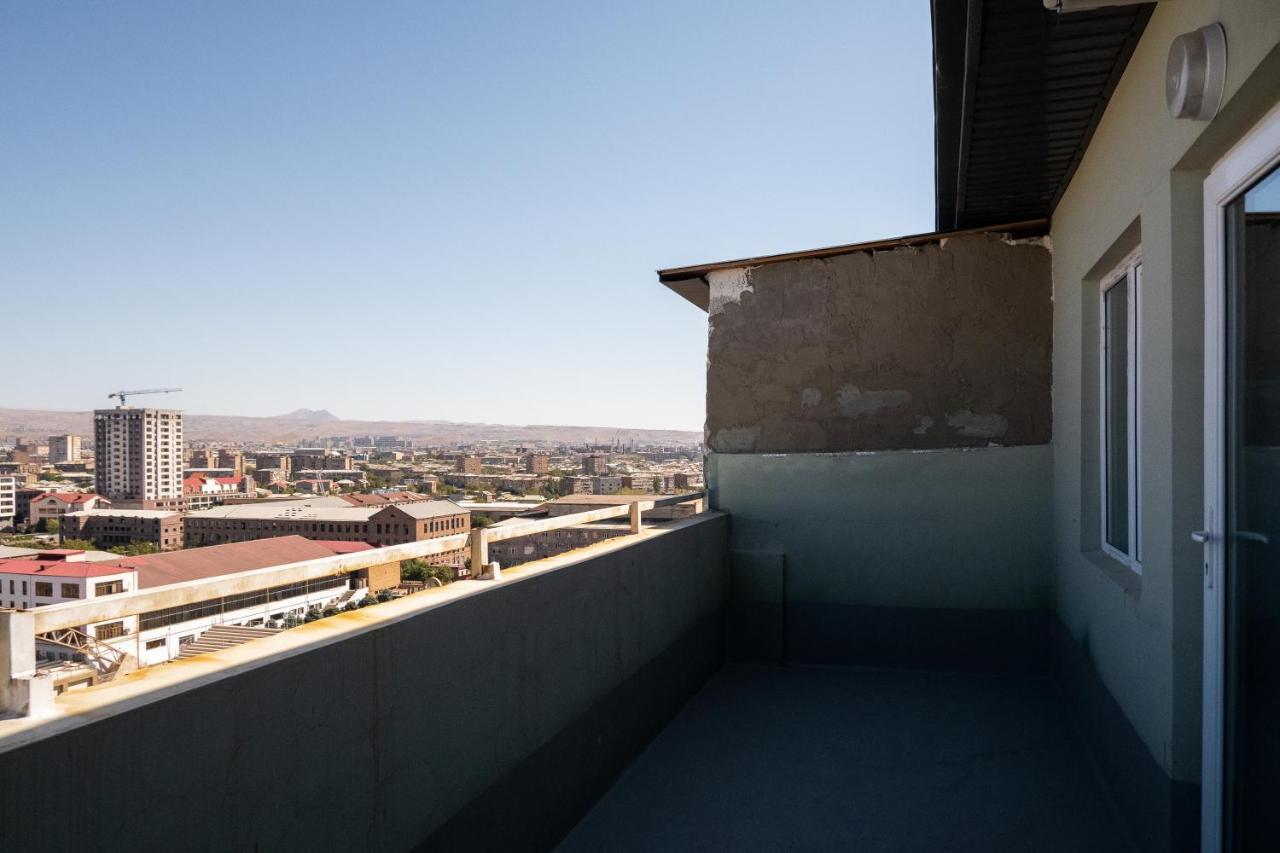 Bright Apartment On 13Th Floor Yerevan Exterior foto